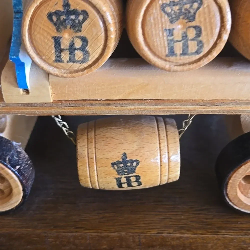 VINTAGE GERMAN HOFBRAUHAUS HB BEER HAND CARVED WOODEN BEER WAGON 17